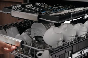 Hva bruker mest strøm vaske opp for hånd eller oppvaskmaskin?